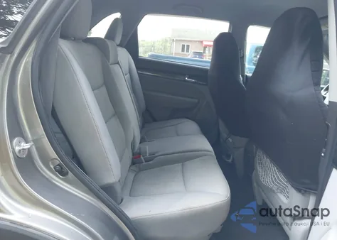 2011 Kia Sorento Lx V6 z USA, uszkodzony, nr VIN 5XYKTDA27BG119796